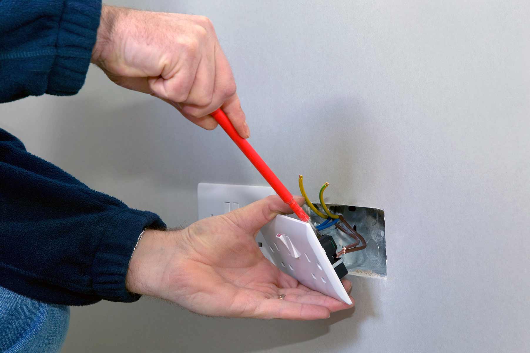 Our electricians can install plug sockets for domestic and commercial proeprties in Harringay and the local area. 